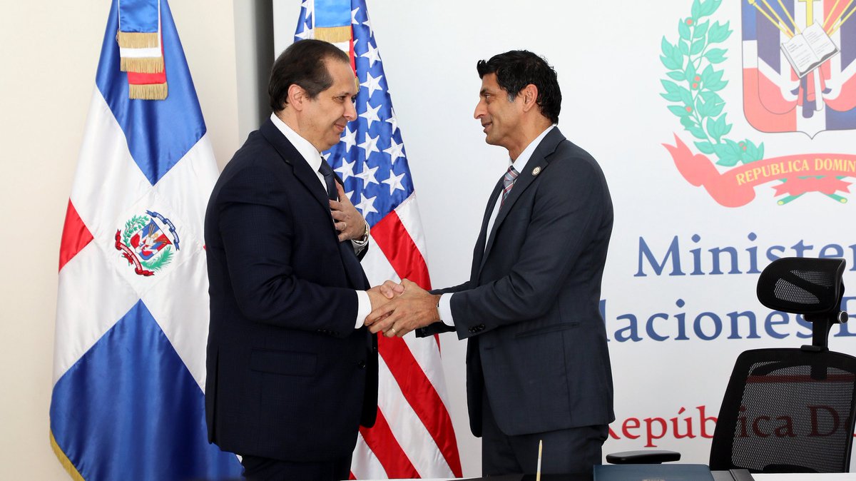 EmbajadaUSAenRD tweet media