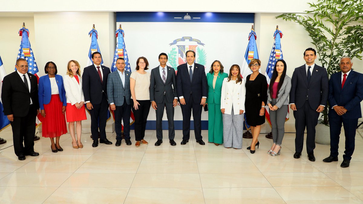 EmbajadaUSAenRD tweet media