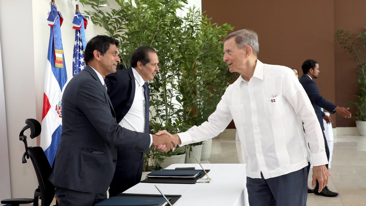 EmbajadaUSAenRD tweet media