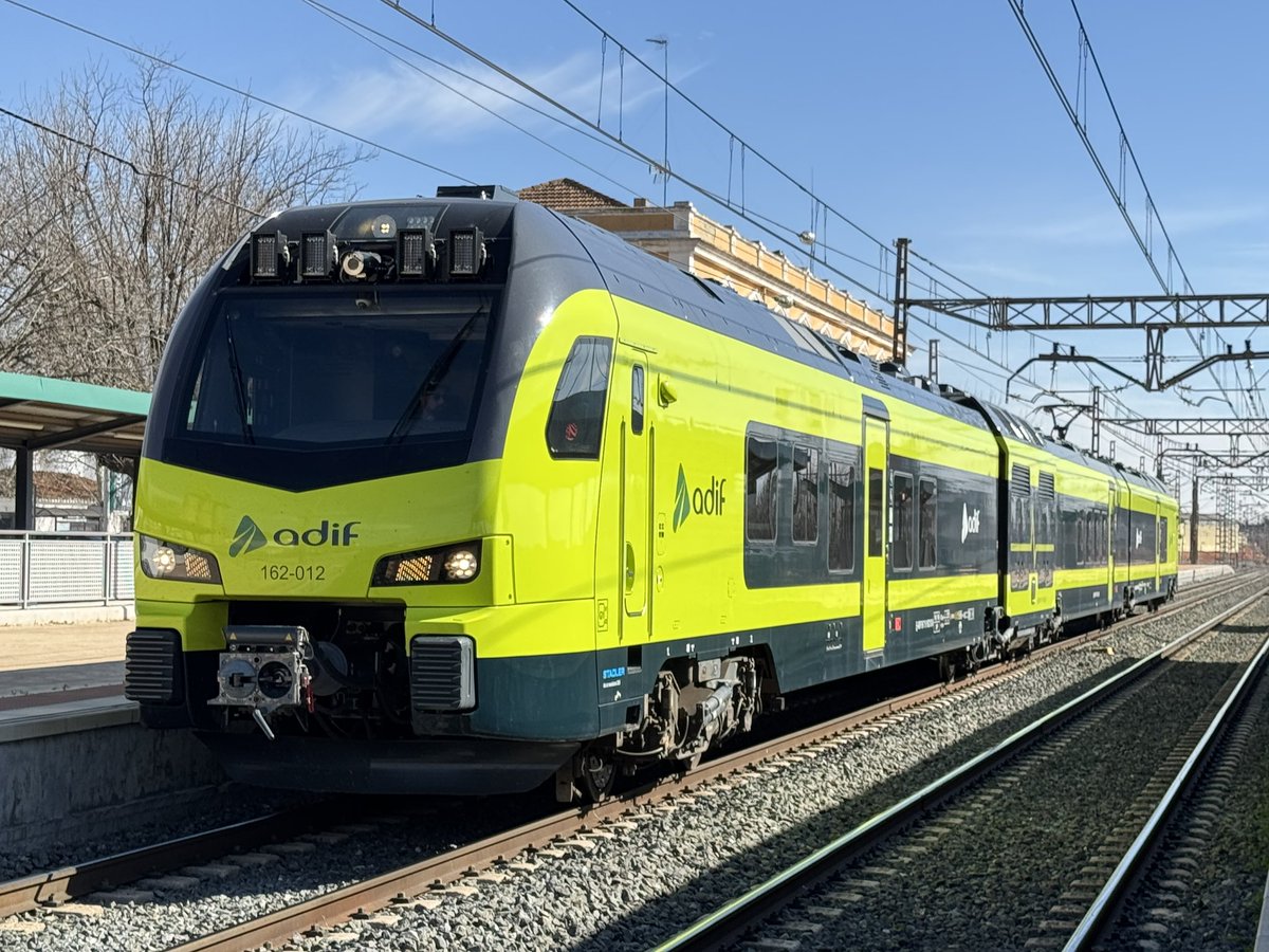 Tren Auscultador de Adif serie 162.012 descansa en Villarrobledo después de estar haciendo trabajos <a href="/Adif_es/">Adif</a> 

youtube.com/shorts/_gj_bNA…