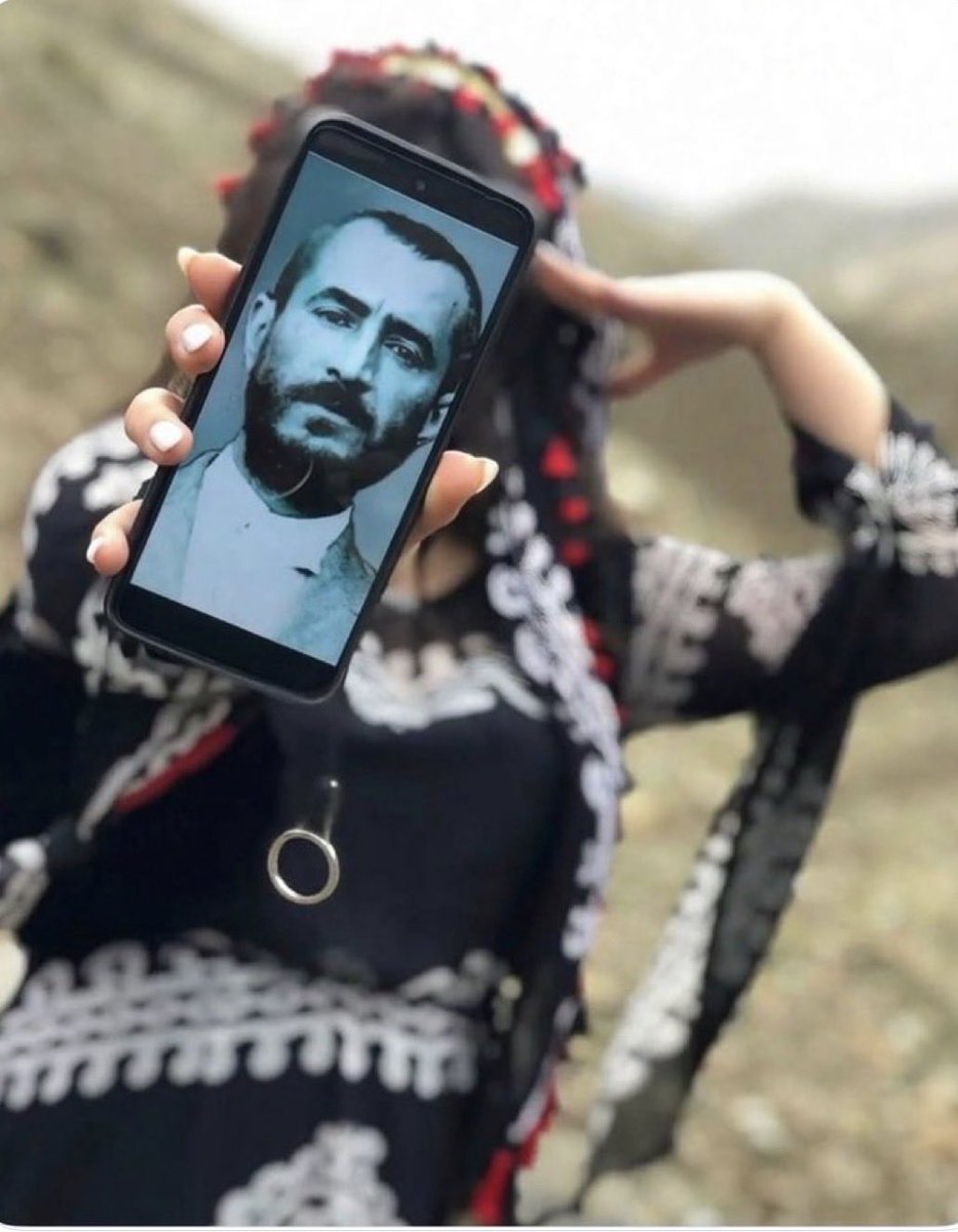 <a href="/PahlaviReza/">Reza Pahlavi</a> ژن ژیـــــــــان ئازادی.
#فرقه_تروریستی_پهلوی