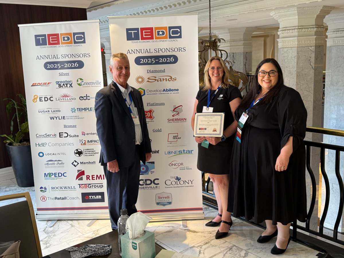 ShermanEDC's tweet image. SEDCO attended the 2026 TEDC Winter Conference in El Paso, gained new insights, and was honored with the Economic Excellence Award.

Proud to bring fresh ideas back to Sherman.

#TeamSEDCO #econdev #BuildingSherman #TEDC26