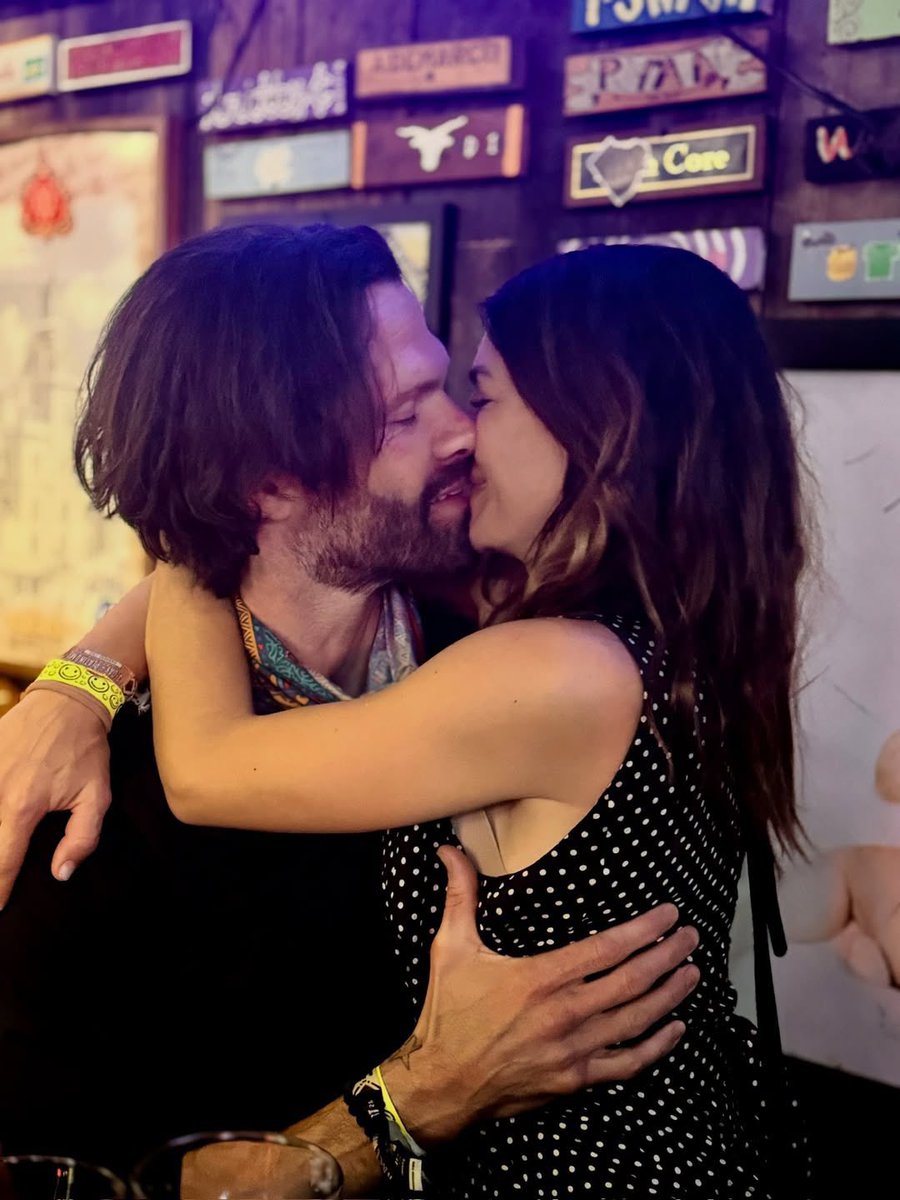 line 𖤐 tweet media