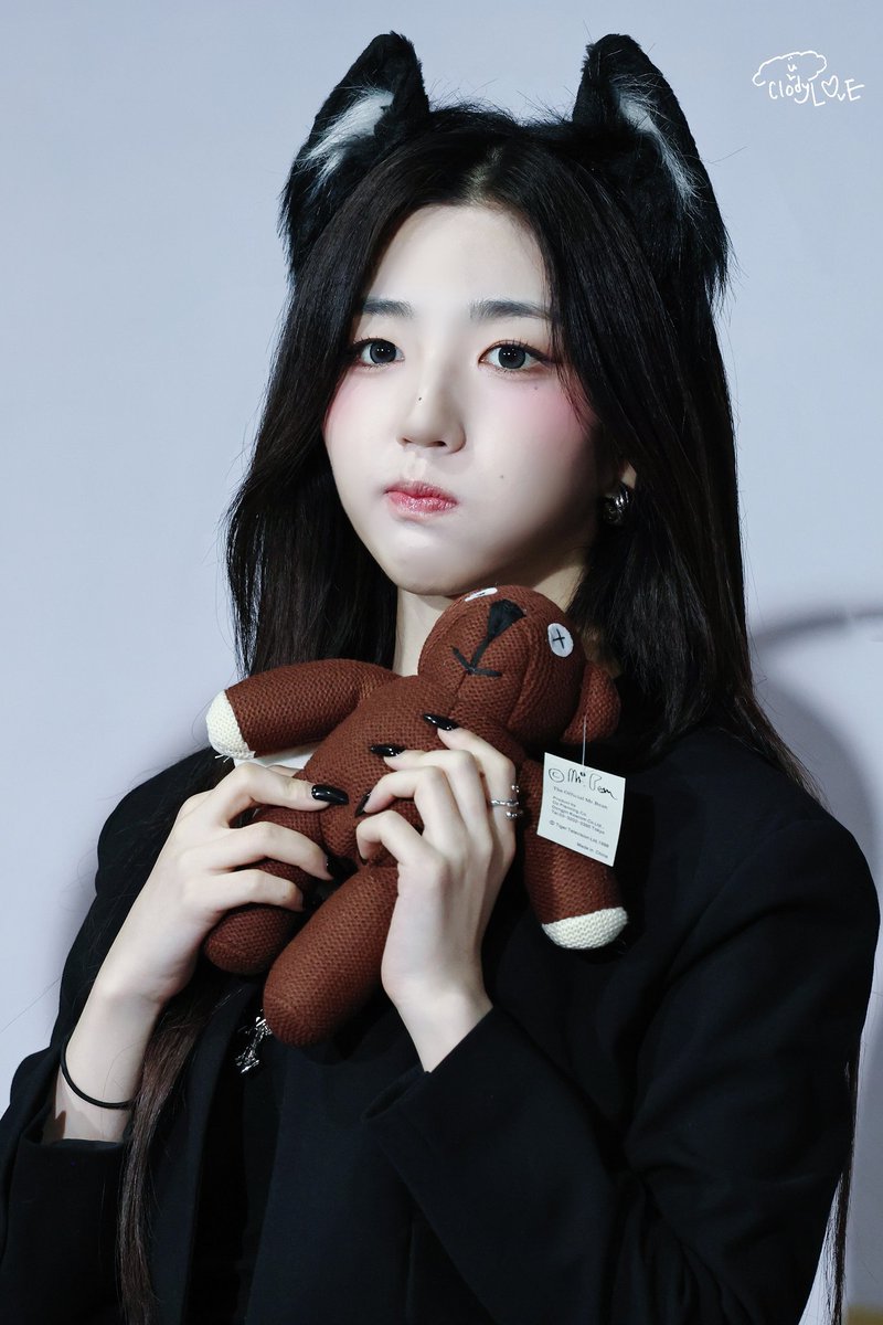 cloudyl0ve's tweet photo. 260227 팬싸
🐺

#tripleS #트리플에스 #박소현 
#소현 #SoHyun #トリプルS https://t.co/bC5Q3xqngp
