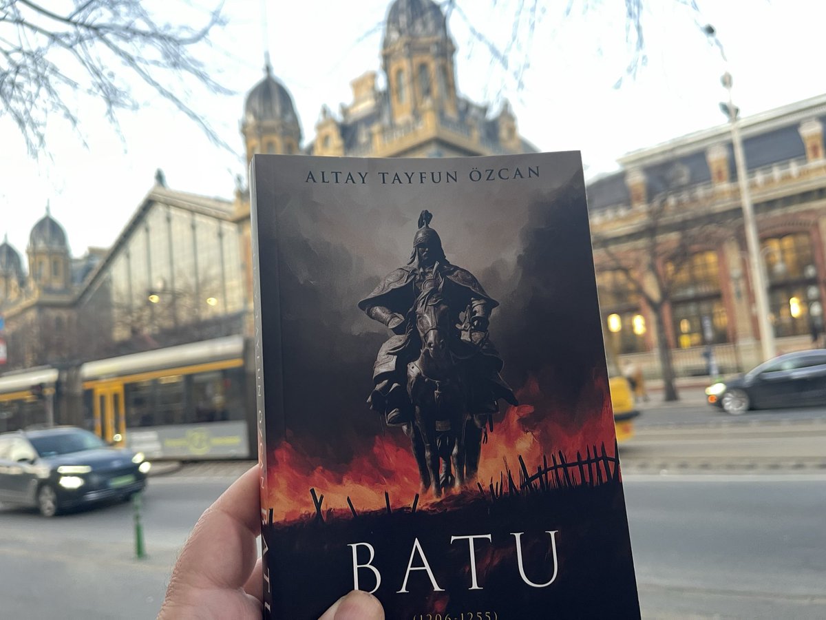 nihatkorkut's tweet photo. BATU olması gerektiği yerde. Budapeşte ‘de .. Elinize sağlık @altayfunozcan ve bu tür eserlerin devamını bekliyoruz @KronikKitap https://t.co/KOPnB9Co3T