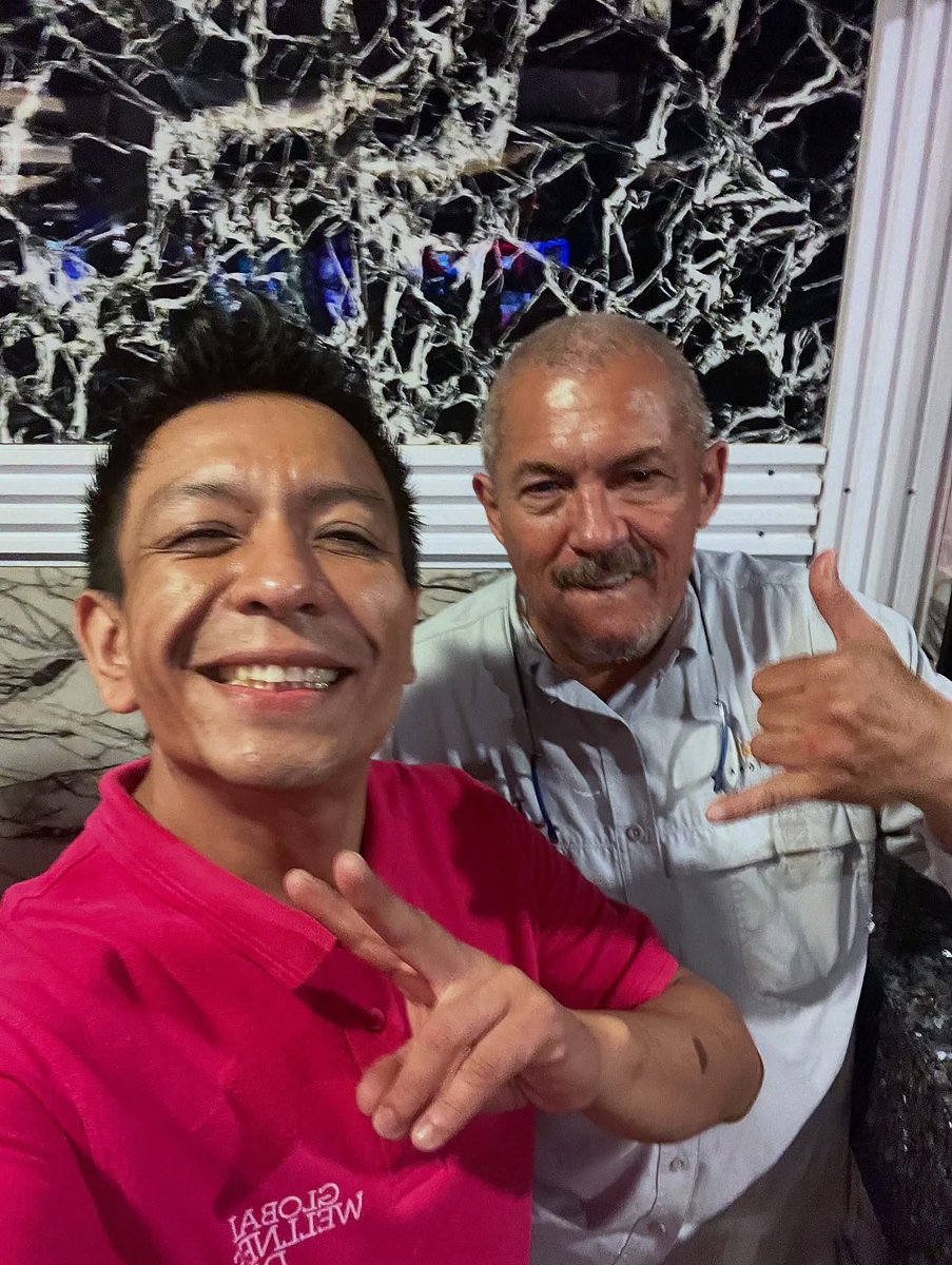 Aquí con el buen <a href="/WilCancunMx/">Ing. Wilberth Esquivel</a> ayer en la presentación de Casino by Yak en plaza las Américas 🫡 un honor! 

#Eventos #Cancún