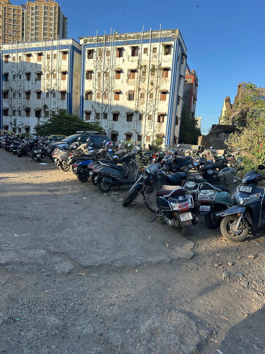 AGAINSTcrime111's tweet photo. How and why is Port Trust property being openly misused by outsiders for illegal parking, alcohol consumption, and drug abuse? This colony was built for port labourers and their families,not as a free parking zone or a safe haven for anti-social elements.
@MTPHereToHelp
#MBPT https://t.co/Lg5pQIXQFs