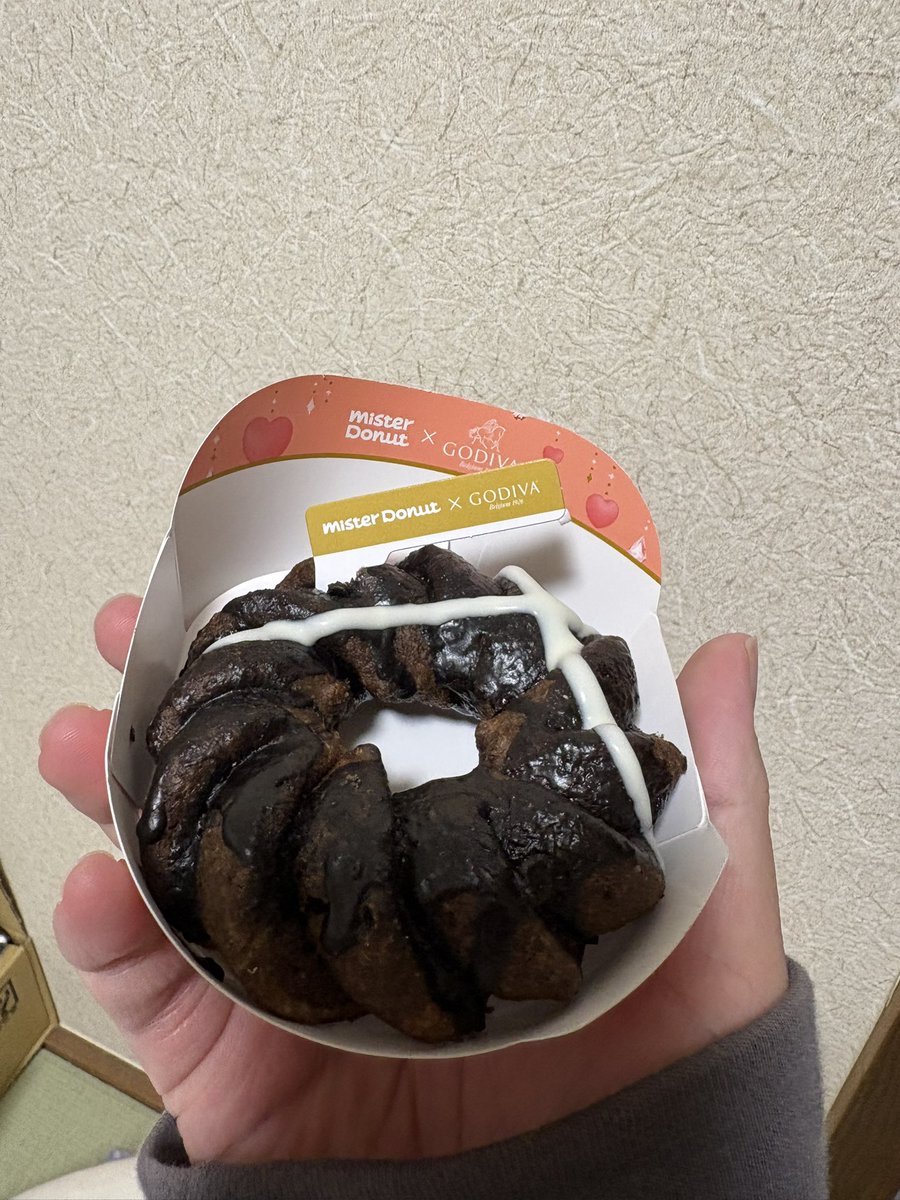 うへへへ( ◜ω◝ ) ドーナツ🍩は！2個！買っていた！₍₍ ◝(•̀ㅂ•́)◟ ⁾⁾