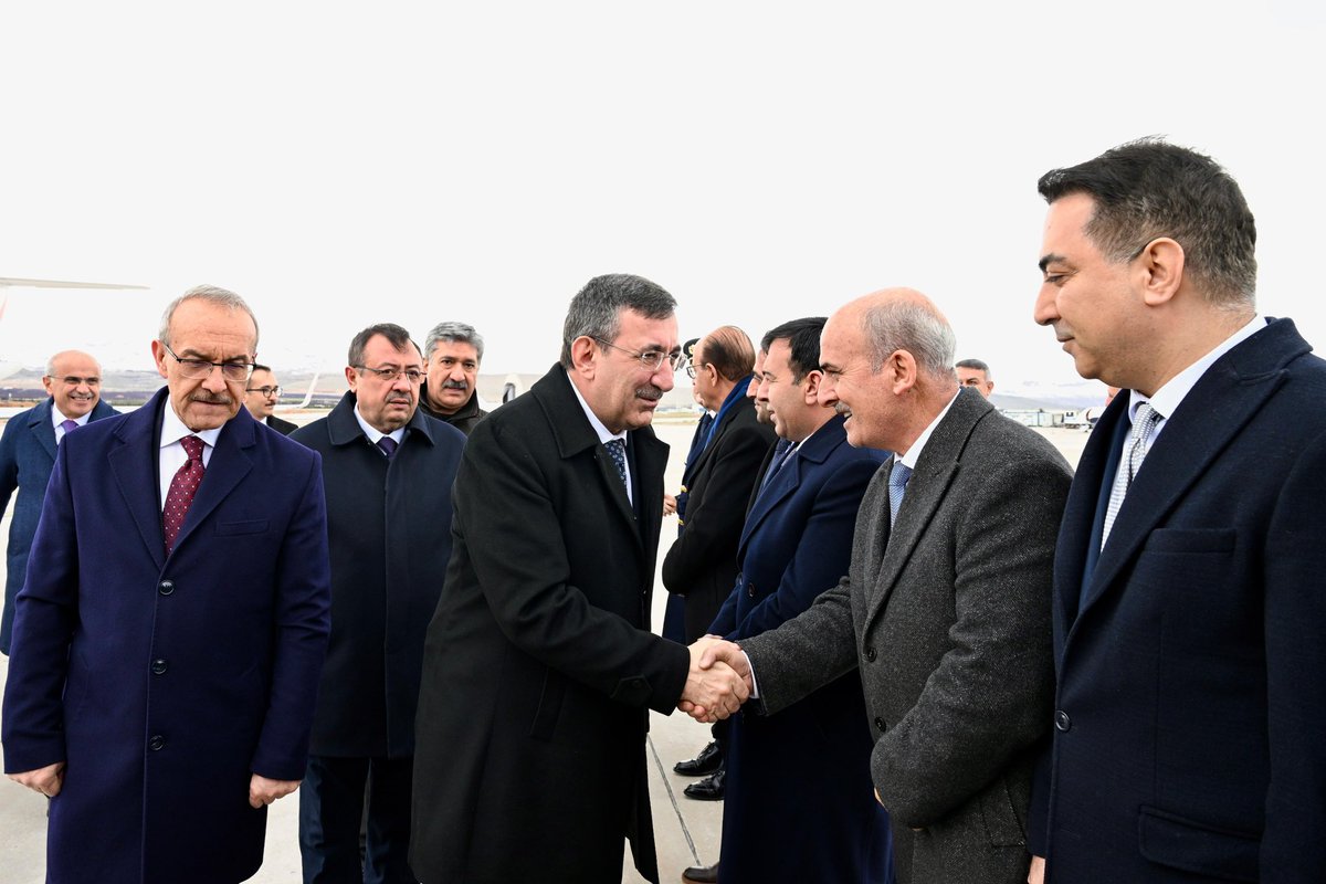 ihsanozbay44's tweet photo. 📍Malatya Havalimanı

Bir dizi program ve temaslarda bulunmak üzere ilimize teşrif eden Cumhurbaşkanı Yardımcımız Sayın Cevdet Yılmaz’ı Malatya Havalimanı’nda karşıladık.

Nazik ziyaretleri ve şehrimize gösterdikleri yakın ilgi dolayısıyla kendilerine teşekkür ediyor, gerçekleştireceğimiz program ve temasların Malatya’mız için hayırlara vesile olmasını temenni ediyorum.

@_cevdetyilmaz