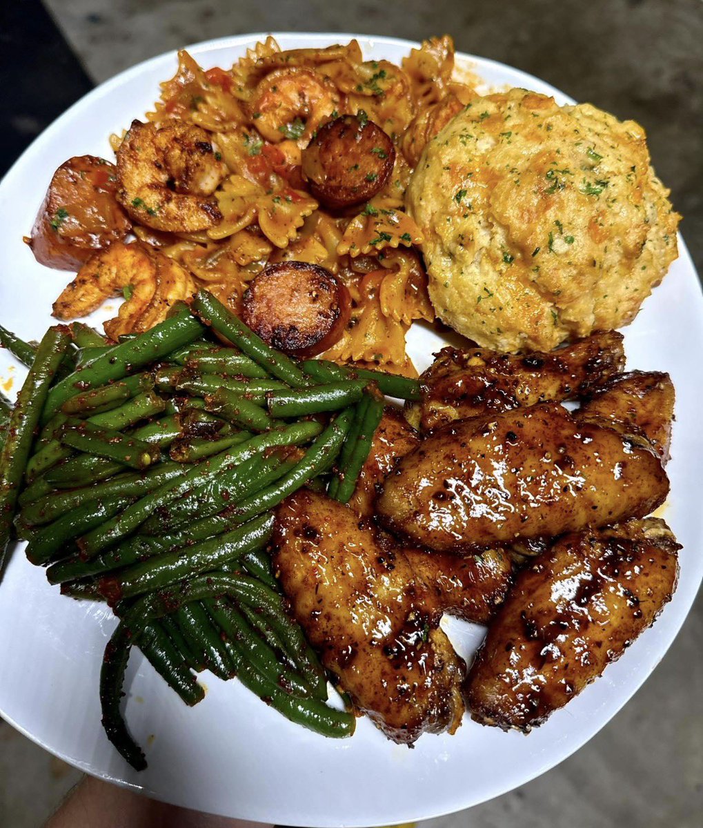 What is missing in this plate?