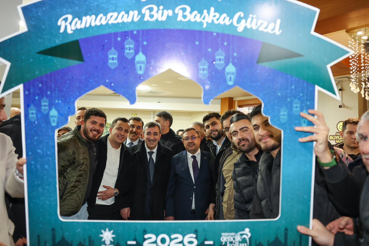 _cevdetyilmaz's tweet photo. Malatya programımızı AK Parti İl Başkanlığımızın düzenlediği İftar ve Vefa Programıyla tamamladık. 

Ramazan, sabrın, dayanışmanın ve kardeşliğin güçlendiği bir rahmet mevsimi… AK Parti teşkilatları da bu ruhla, sevinçte de zorlukta da milletimizin yanında olmayı sürdürüyor. Türkiye’nin dört bir yanında yol arkadaşlarımızı gösterdikleri bu dayanışma örneği için kutluyorum. 

Bu anlamlı programı düzenleyen AK Parti İl Başkanımız Sayın Ali Bakan ve ekibine teşekkür ediyor, çalışmalarında başarılar diliyorum.