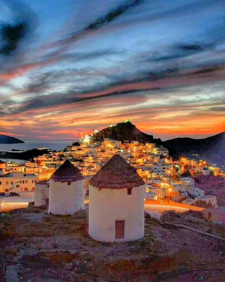 Όμορφο βράδυ Παρασκευής εύχομαι σε όλους και Καλό Σαββατοκύριακο να έχουμε!