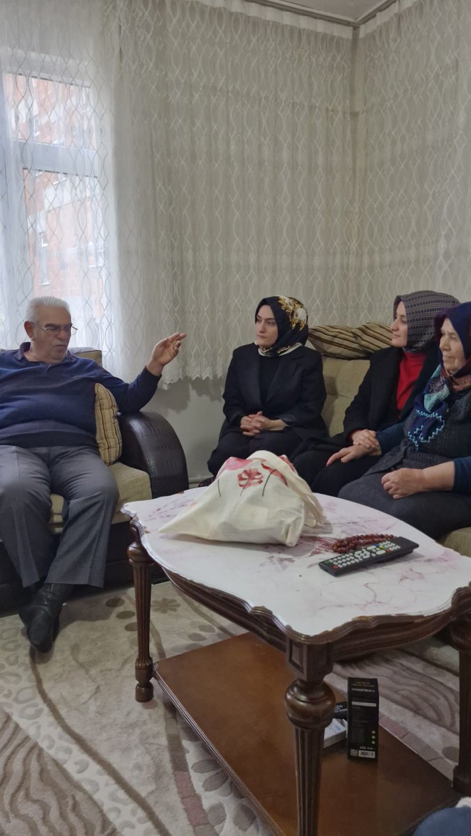 📍 Durağan 
✔️Sağlık Şehidi Hamza Mesut ÖZASLAN'ın kıymetli annesi Birgül babası Turan beyi,
✔️ İlçe Parti kurucularımızdan Muhsin Erdem ve kıymetli eşi Suna hanımı ziyaret ettik. Hayır dualarını aldık. 
#MilletimizleNiyetimizBir #Ramazan