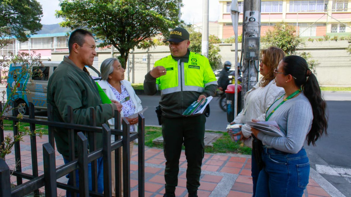 La operatividad en territorio y el acompañamiento institucional son claves para fortalecer la seguridad y la confianza entre las comunidades. 👮🏽‍♂️

Junto al <a href="/GaulaPolicia/">GAULA POLICÍA</a>, #MEPAS y Tránsito Municipal desarrollamos los planes #EntornosSeguros y #ComercioSeguro en #Pasto.