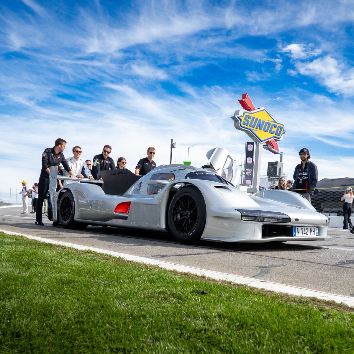 Matt 🦦 tweet media