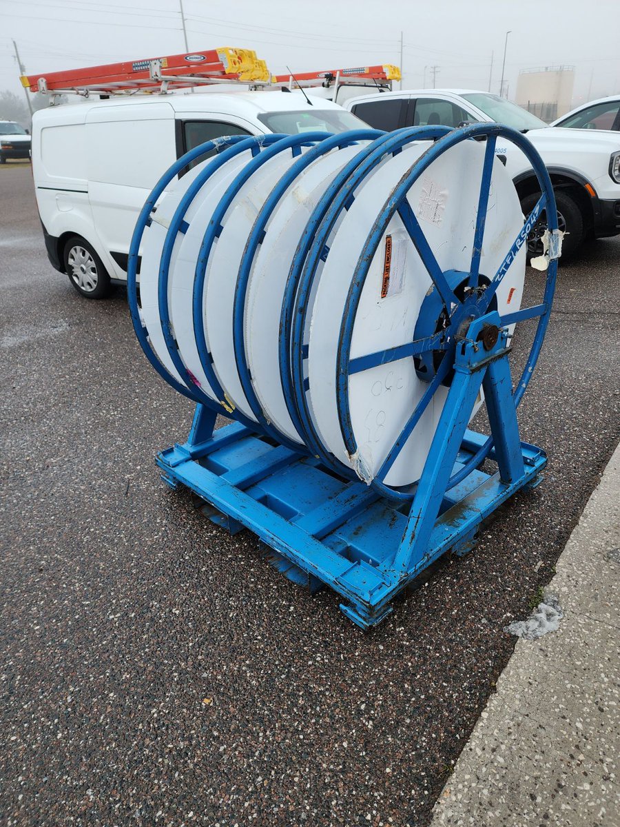 Relocalize tweet media