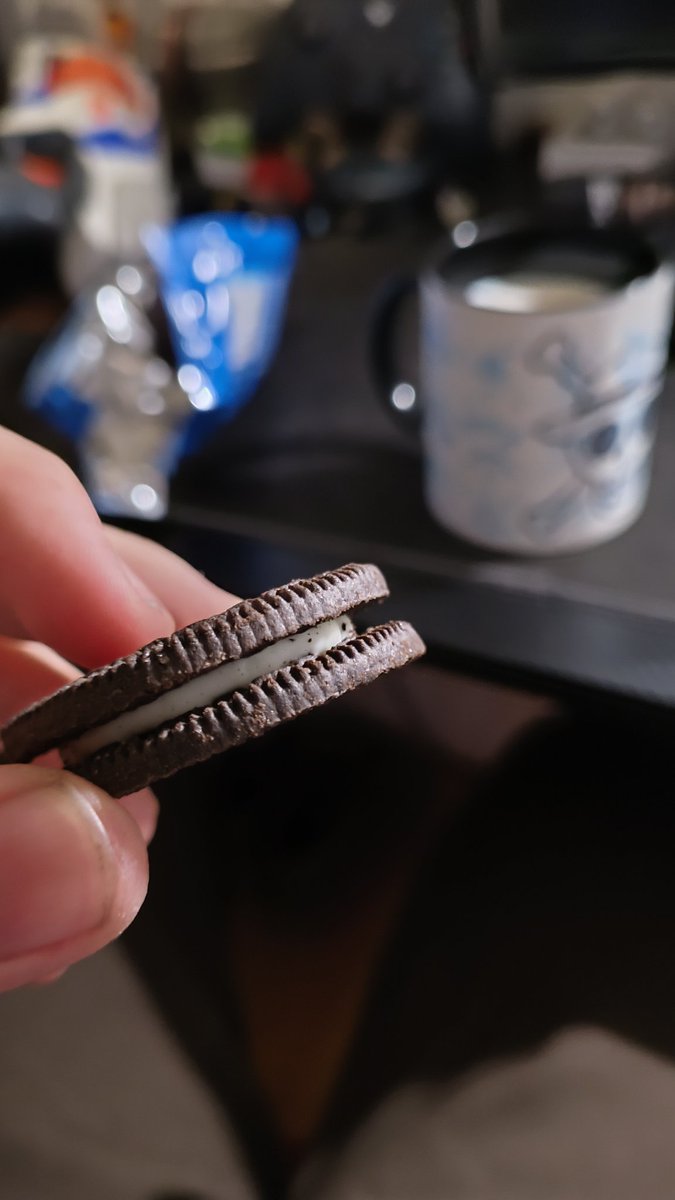 YagoMerx's tweet photo. Found this oreo https://t.co/Wh0mRo39U3