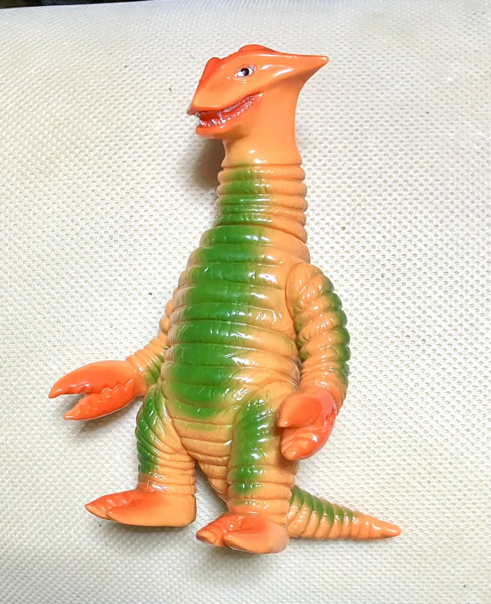 怪獣ソフビもはや大人のアイテムになったなぁ。子供の心を持った大人の