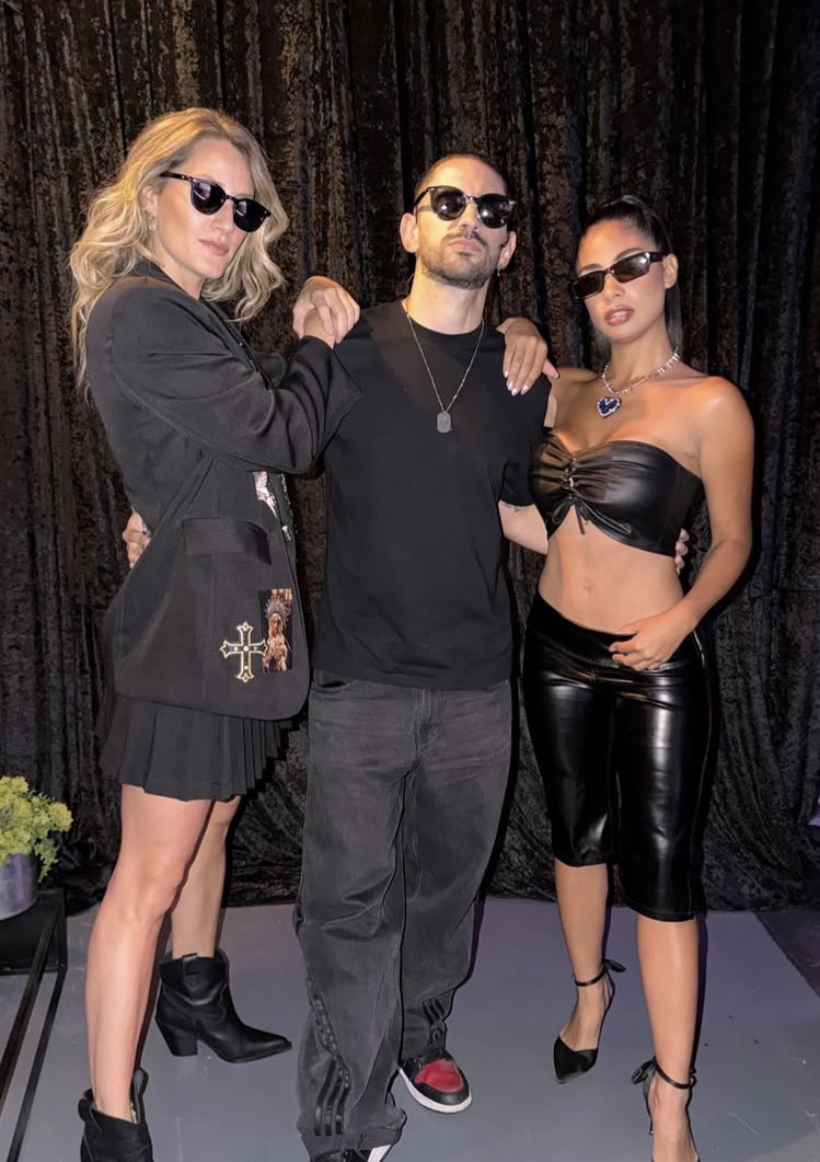 📸| ¡Mica vía instastory junto a Fede y Daniela! 🖤 outfit del equipo de la jugada, total black.

MICA EN CORTA X LOZANO