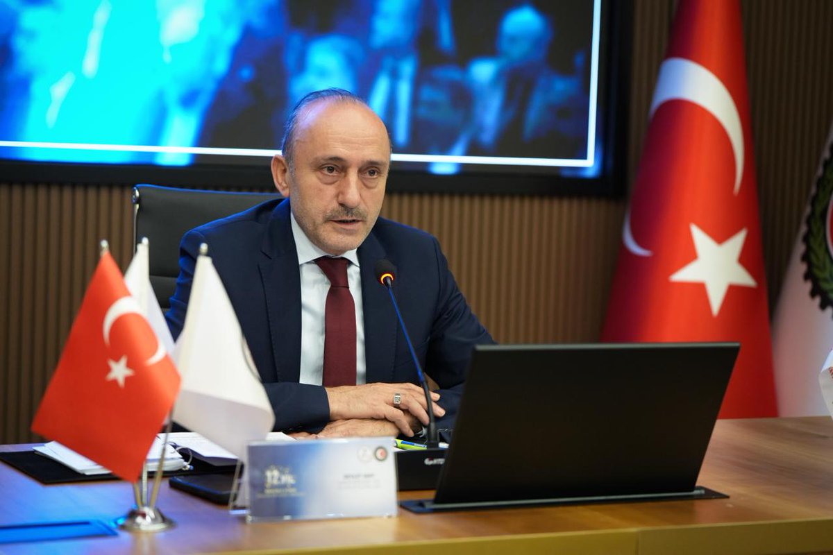 devletsert's tweet photo. Sağlık ve sosyal hizmet emekçilerimizin sahadaki gerçek durumunu doğrudan gözlemlemek açısından büyük önem taşıyan Bölge Başkanları toplantımızın ilkini, Doğu ve Güneydoğu Bölge Şube Başkanlarımızın katılımıyla genel merkezimizde gerçekleştirdik.

“İşçinin sesi, bizim yol haritamızdır” anlayışıyla çıktığımız bu yolda, sahadaki sorunları yerinde tespit etmek ve çözüm yollarını birlikte oluşturmak amacıyla bölgesel sorunları ve çözüm önerilerini kapsamlı şekilde ele aldık.

Toplantımızın sonuçlarının sendikamız ve üyelerimiz için hayırlı olmasını diliyor, Şube Başkanlarımıza değerli katkıları ve katılımları için teşekkür ediyorum.