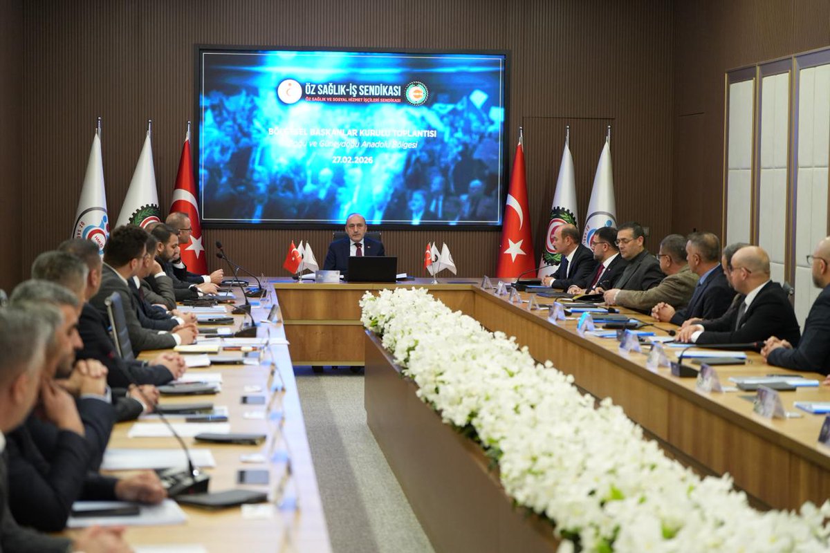 Sağlık ve sosyal hizmet emekçilerimizin sahadaki gerçek durumunu doğrudan gözlemlemek açısından büyük önem taşıyan Bölge Başkanları toplantımızın ilkini, Doğu ve Güneydoğu Bölge Şube Başkanlarımızın katılımıyla genel merkezimizde gerçekleştirdik.

“İşçinin sesi, bizim yol