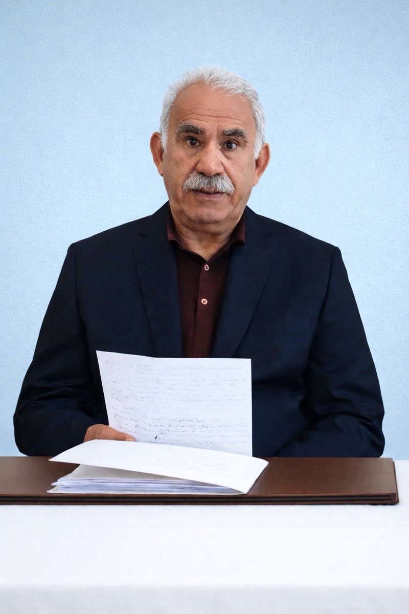 Diyar_kurdi2's tweet photo. Dün 👇🏼
Atatürk sizi ümmet kardeşliği ile kandırdı,

Bugün 👇🏼
Öcalan sizi halkların kardeşliği ile kandırıyor. https://t.co/9aB75BWXWa