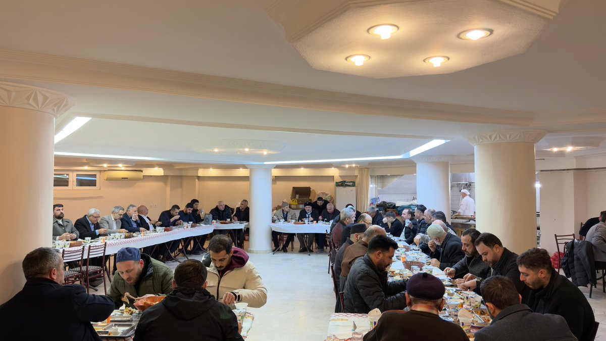 burakcifci34's tweet photo. İlçe Yönetim Kurulu Üyemiz @sabritonbul28 un vefat eden aile büyüklerinin hayrına vermiş olduğu iftar programına İlçe Müftümüz Hüseyin Aksoy, Ferhatpaşa Mahalle Muhtarımız Hakkı Kaya ve teşkilat mensuplarımız ile katıldık.

Ramazan ayının birlik, beraberlik ve paylaşma ruhunu hep birlikte yaşadığımız bu güzel programda emeği geçenlere teşekkür ediyor, soframızı ve muhabbetimizi paylaşan tüm komşularımıza şükranlarımızı sunuyoruz. 🌙

#BirOlmakRuhumuzdaVar 

@atasehirakparti 
@abdullahozdemir