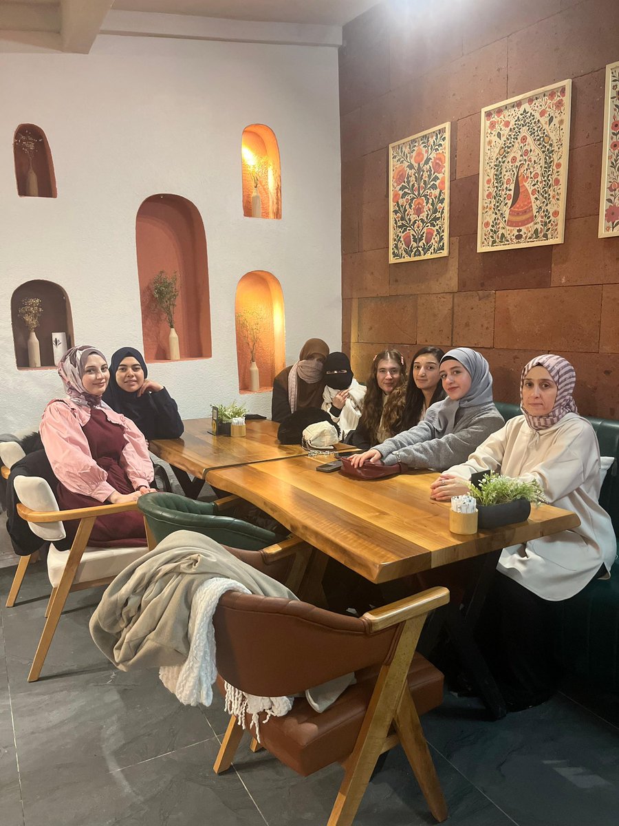 KarsKYGM's tweet photo. Nuri Paşa Yurdu’nda Ramazan her an coşku dolu 😇İftar sonrası Kur’an okuma, kahve molası, sohbet ve daha birçok etkinlikle öğrencilerimizle bir aradayız. Her köşesi ayrı bir enerji, her anı ayrı bir mutluluk!🌙📖
#KYGM 
#GSBYurtları https://t.co/GhZ5WFRmlj