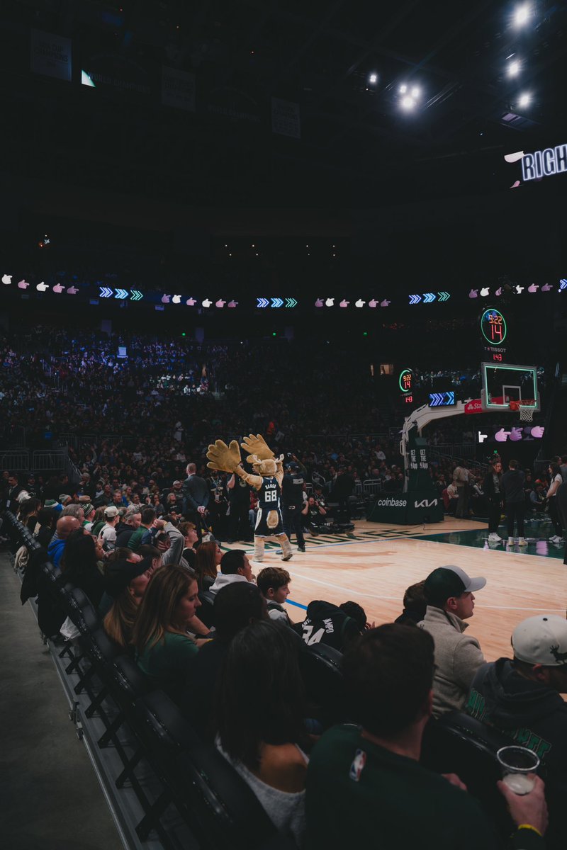 BucksBango's tweet photo. That FriYAY feeling! 🙌 https://t.co/WGi7W6ZZQJ