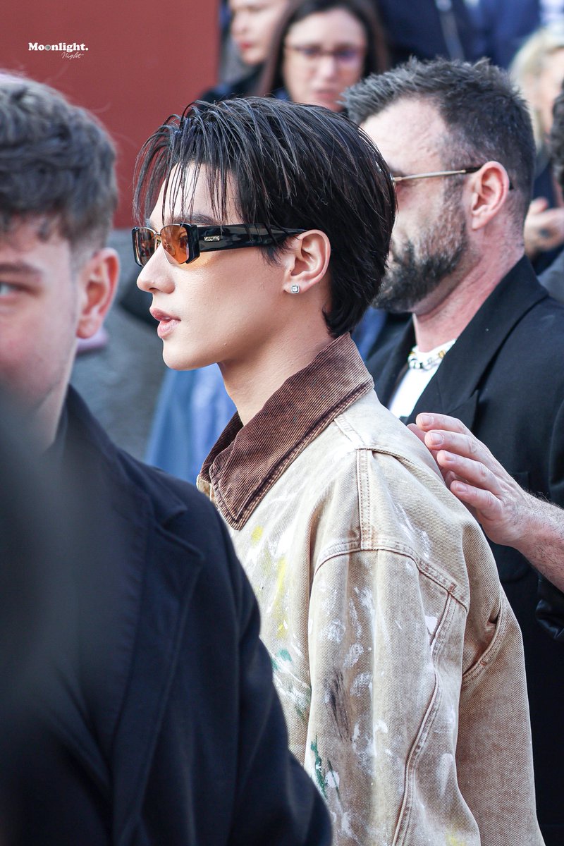 Side profile Harit is so high! 

KENG NAMPING IN MFW26
#MOSCHINOXKENGNAMPING
#KengHarit 
#MOSCHINOFW26
#MOSCHINO
#MFW