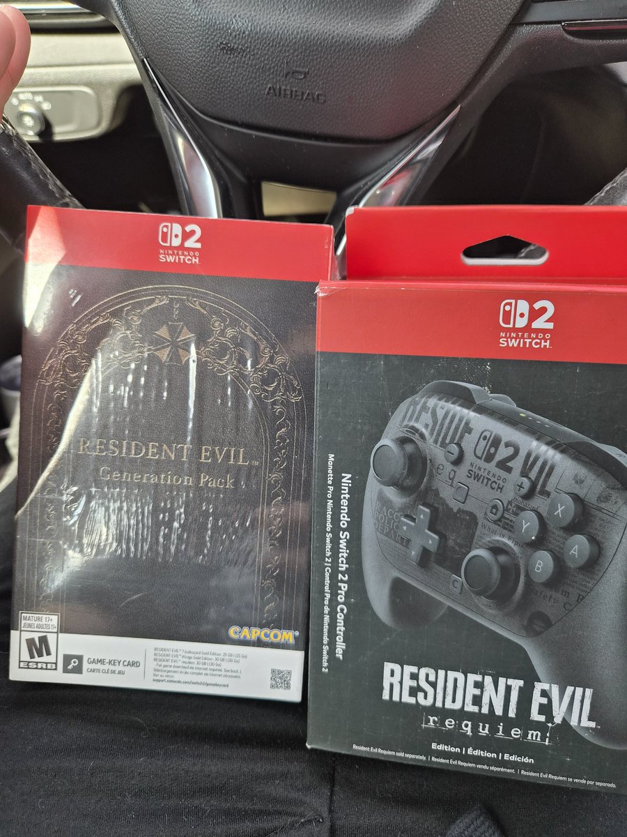 Maidesigns8's tweet photo. @Hooded_woman yay I was able to get the English version at the best buy in Daytona. https://t.co/BAgB0wL4Fh
