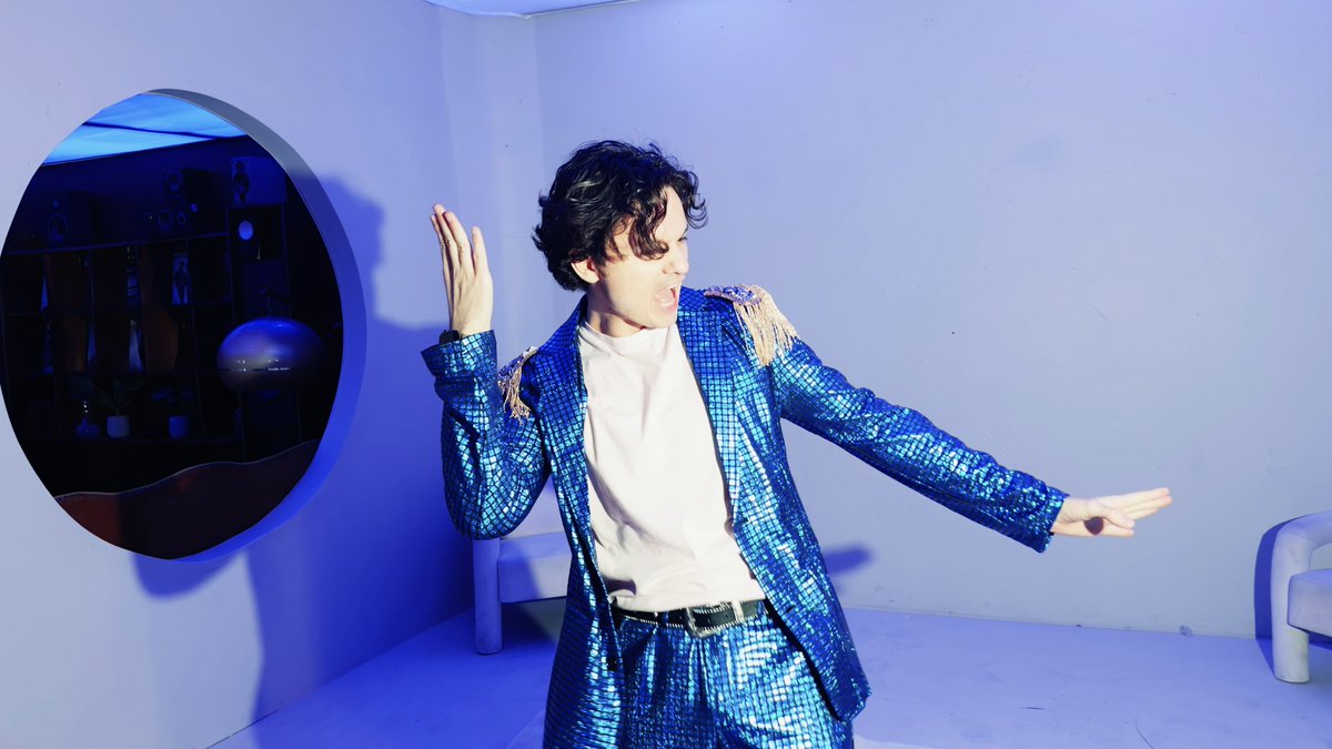 Daniel_Valeur's tweet image. Tonight, male star power makes a comeback.

Premieres on YouTube.

#NewMusic
#MagneticShadow
#StudioMind
#ArtistProcess
#MirrorSelfie