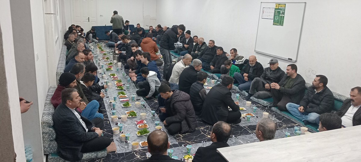 Gaziantep Milletvekilimiz Sn. <a href="/sehzadedemir/">Şahzade Demir</a> İl Başkanımız Sn. <a href="/FarukGocer27/">Faruk GÖÇER</a> ile birlikte Nizip İlçemizde vatandaşlarımızla iftar programında biraraya geldiler. 
#Nizip #Gaziantep