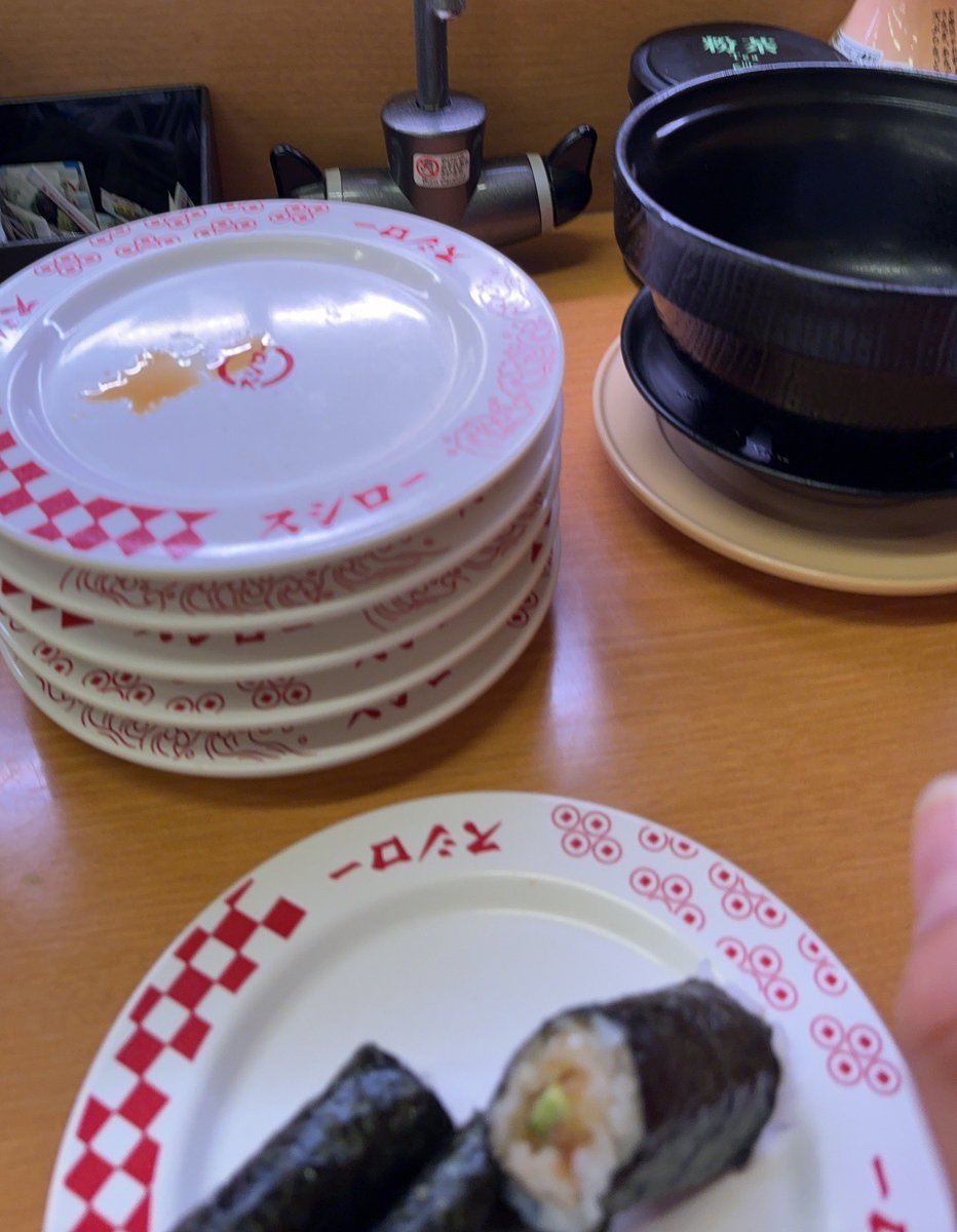 keychan07199's tweet photo. ひとりでスシローしてたw https://t.co/lsyDCwM7HT