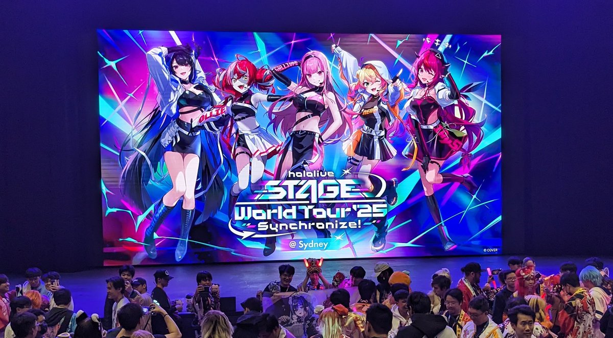 I made it to 4 world tour stops this year and being able to fly around the world and meet all the local holofans made for an unforgettable year ☺️

Maybe I'll try and make it to all the stops if they do it again 👀