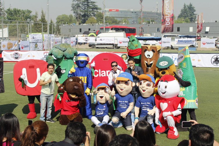 Rodrigo Arenas explica que, desde 1988, no solo la empresa privada comenzó a recurrir a las botargas, corpóreos o mascotas, sino que también fueron incorporadas a la comunicación estatal.

#gAZeta🦉 <a href="/RodrigoArenasI/">Rodrigo Arenas 🏳️</a> 

🔗 gazeta.gt/92266/