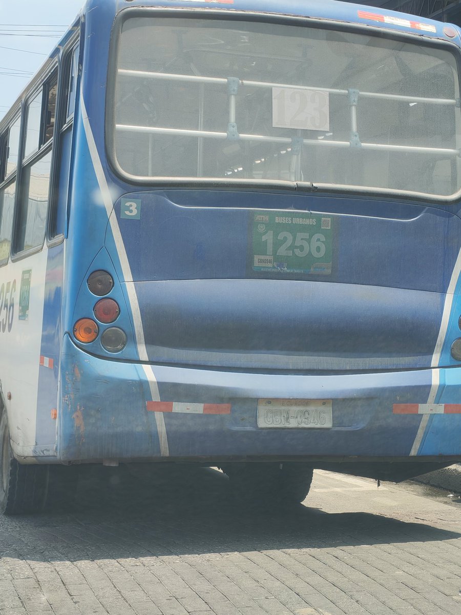 VanArellano's tweet photo. @ATM_Transito @ATMGuayaquil  Buenos días, bus con placas adulteradas que además deja y recoge pasajeros en cualquier lugar de la vía. https://t.co/ZQ5N3tbqPP