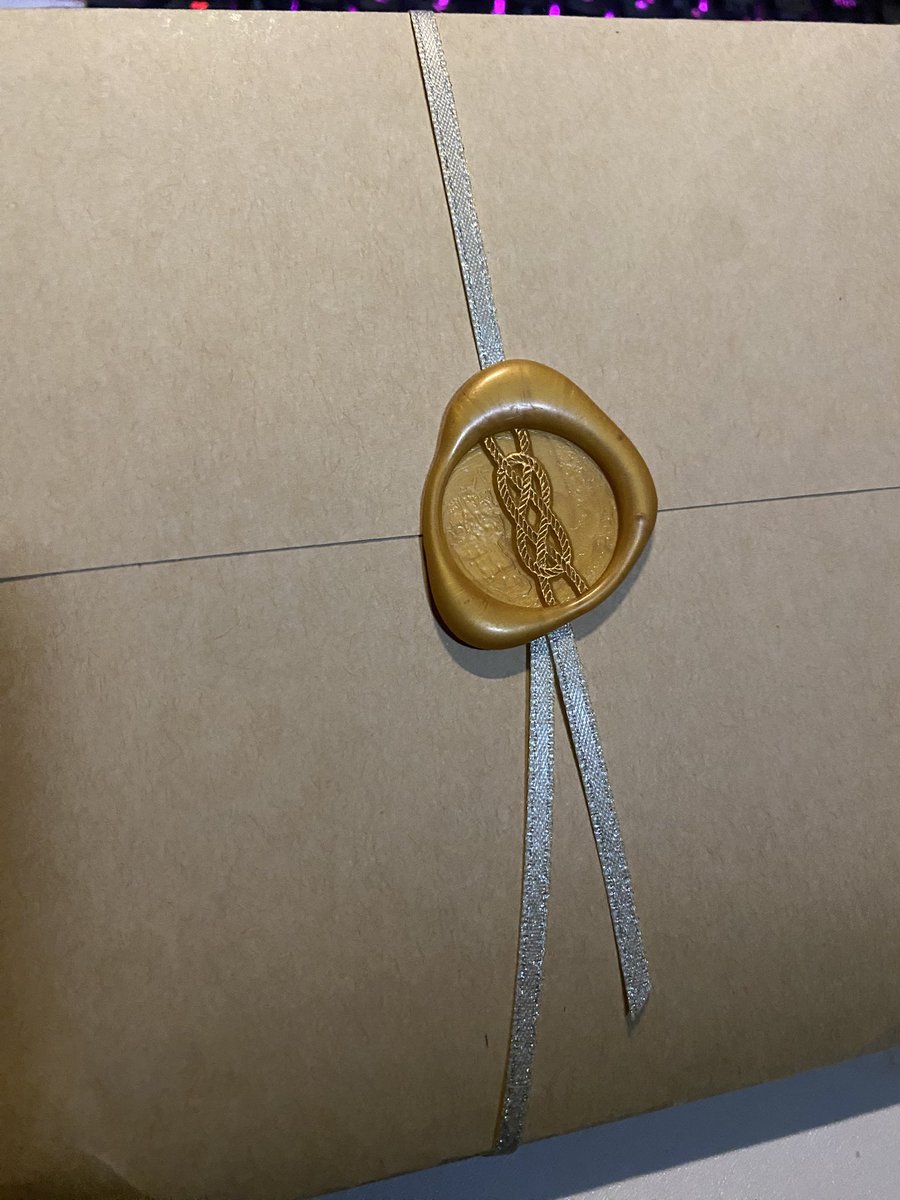 ゾスクのアクリルブロック届いた😭
めちゃくちゃ凝ってて感動しちゃた
ありがとうなのだよ幸せ