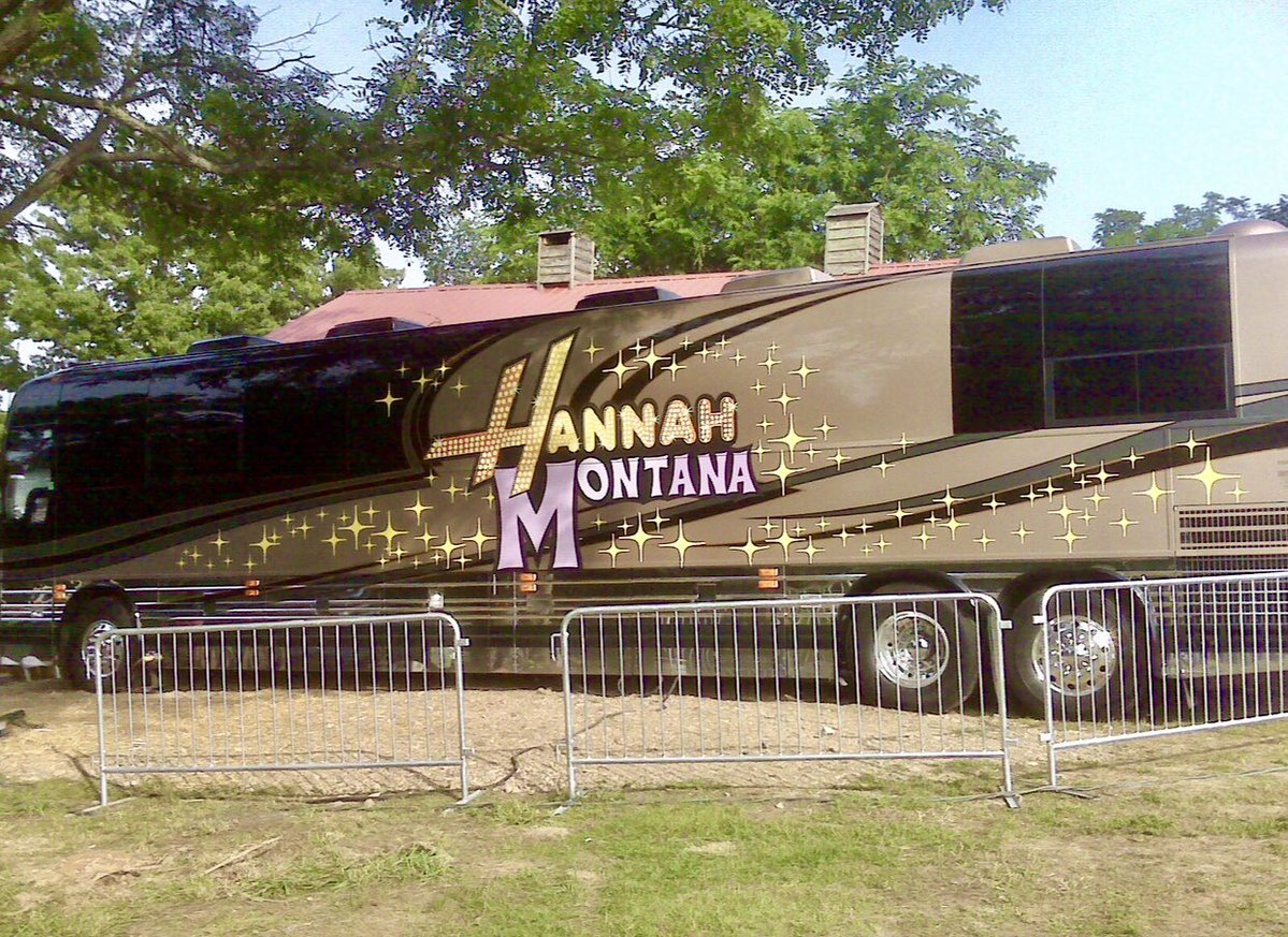 the ‘hannah montana’ 20th anniversary special begins filming in a few hours

out march 24th on disney+ globally