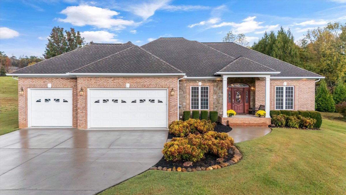 TerriLKerr's tweet photo. 7613 Powderhorn Trail in Townsend....$725,000
This Isn't a Townsend Cabin. It's a Neighborhood.  A neighborhood designed for full-time living, not short-term rentals.
https://t.co/0nTRixGXgM https://t.co/Zy3BhuoFeY