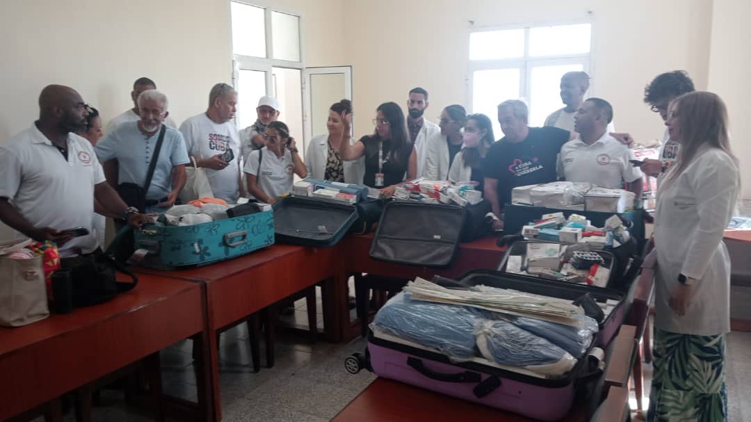 Agradecemos profundamente al movimiento Colombiano Somos Cuba por su solidario donativo de medicamentos e insumos médicos entregados en el Hospital Calixto García.

Gestos como este reafirman los históricos lazos de hermandad entre nuestros pueblos y el compromiso con la vida.