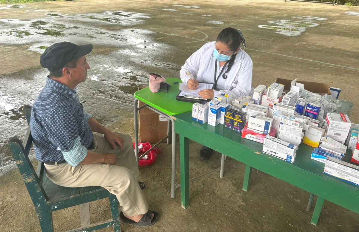IESSNapo's tweet photo. 📍 ¡En territorio!

El equipo del Seguro Social Campesino de @IESS_Napo visitó la comunidad de Campana Cocha, en la parroquia Ahuano, para brindar atención integral a nuestros afiliados. 🏥✨.
•Toma de signos vitales y presión arterial. 
•Atención odontológica en sitio. https://t.co/LrpCWgJakv