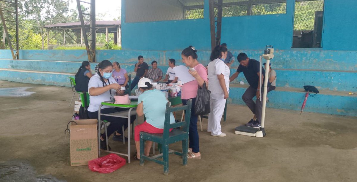 IESSNapo's tweet photo. 📍 ¡En territorio!

El equipo del Seguro Social Campesino de @IESS_Napo visitó la comunidad de Campana Cocha, en la parroquia Ahuano, para brindar atención integral a nuestros afiliados. 🏥✨.
•Toma de signos vitales y presión arterial. 
•Atención odontológica en sitio. https://t.co/LrpCWgJakv
