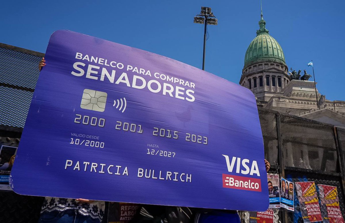 La única explicación por la que Diputados y Senadores que entraron a este Congreso en nombre del peronismo y de la justicia social voten este crimen laboral la tienen en esta foto. Googleen Ley Banelco + Patricia Bullrich.