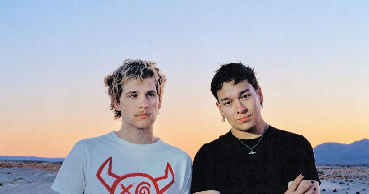 Staged Haze tweet media