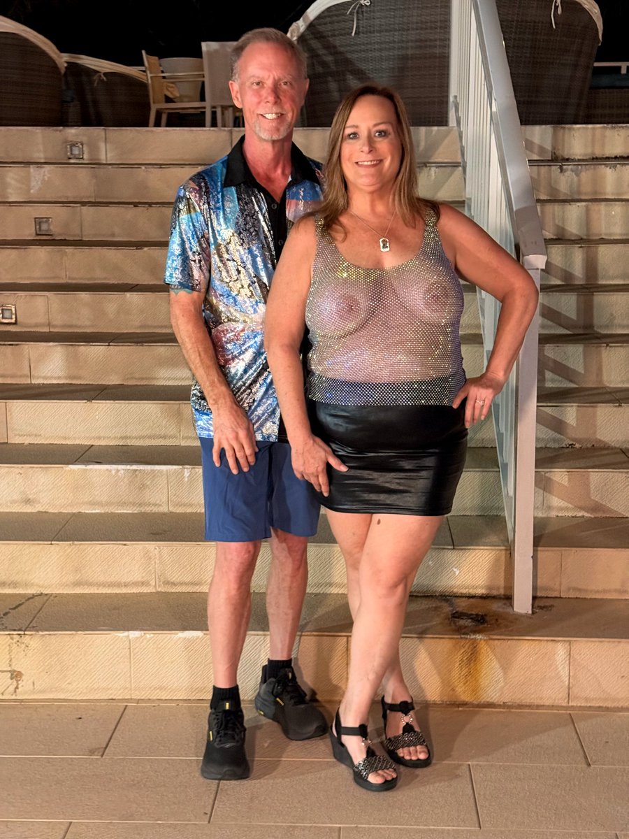 Finishing up an incredible week hosting the Tom’s Trips Old Fat Guys with Hot Chicks group here at Hedonism! What a wild, fun, unforgettable time with this amazing crew.

Today we flip the script and start checking in all of next week’s guests for our Ms No Swimsuit Contest 👑🔥