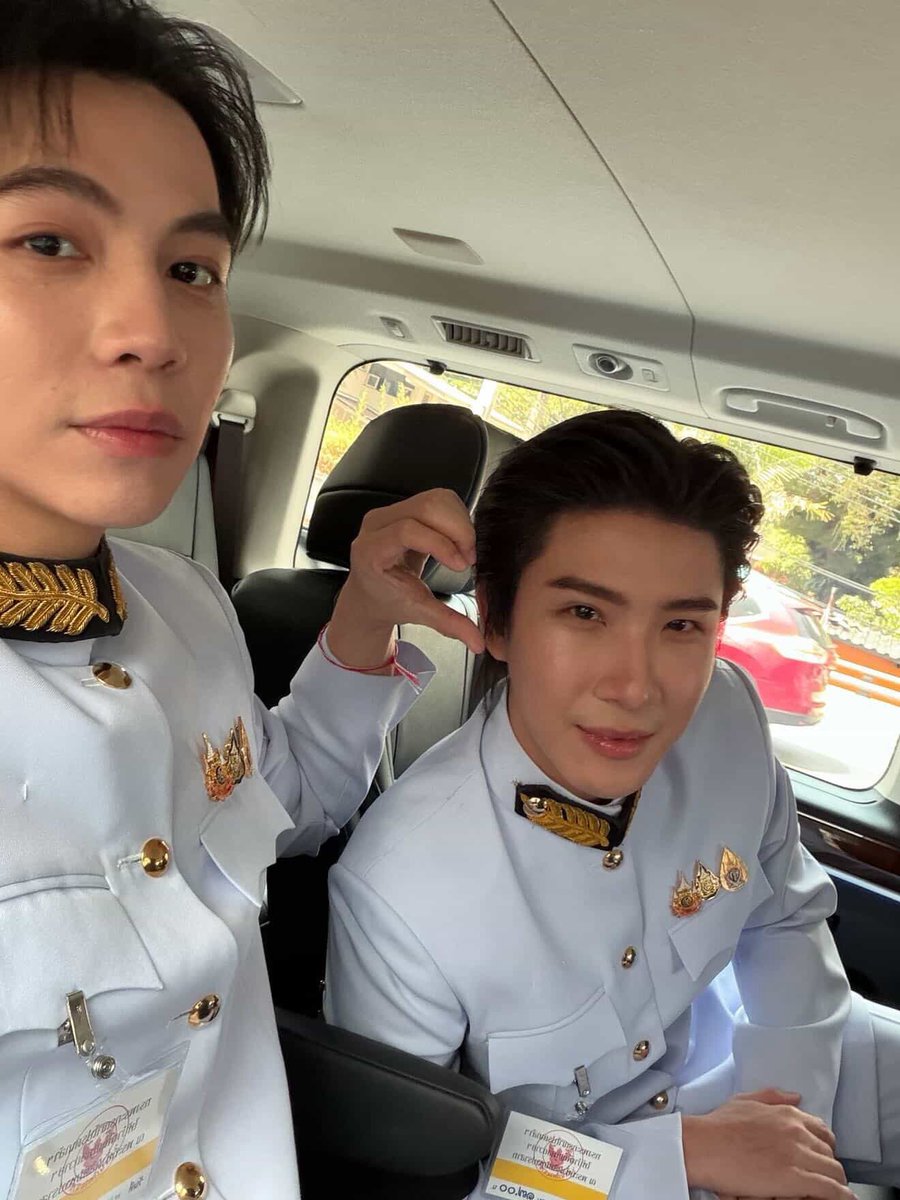 mikrokosmos000's tweet photo. khaotung’s pov                       first’s pov

#FirstKhaotung #เฟิร์สข้าวตัง 
(the heart…) https://t.co/AD4fc9QOl0