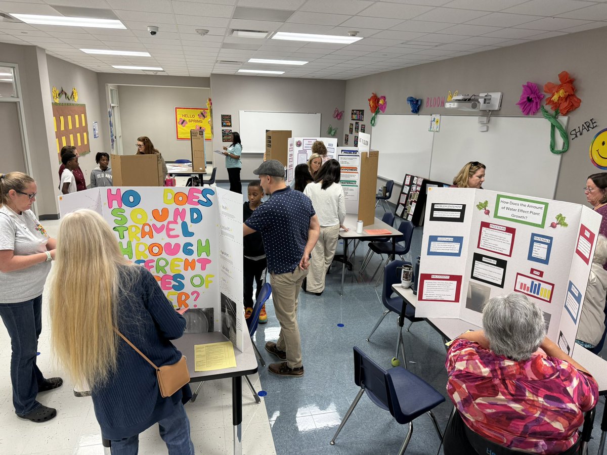 OCE_BlueJays's tweet photo. Thank you to our amazing volunteers who gave of their time today to come and judge science fair projects! @FortBendISD 🧬 🧪 https://t.co/Wb0VHyq8f5