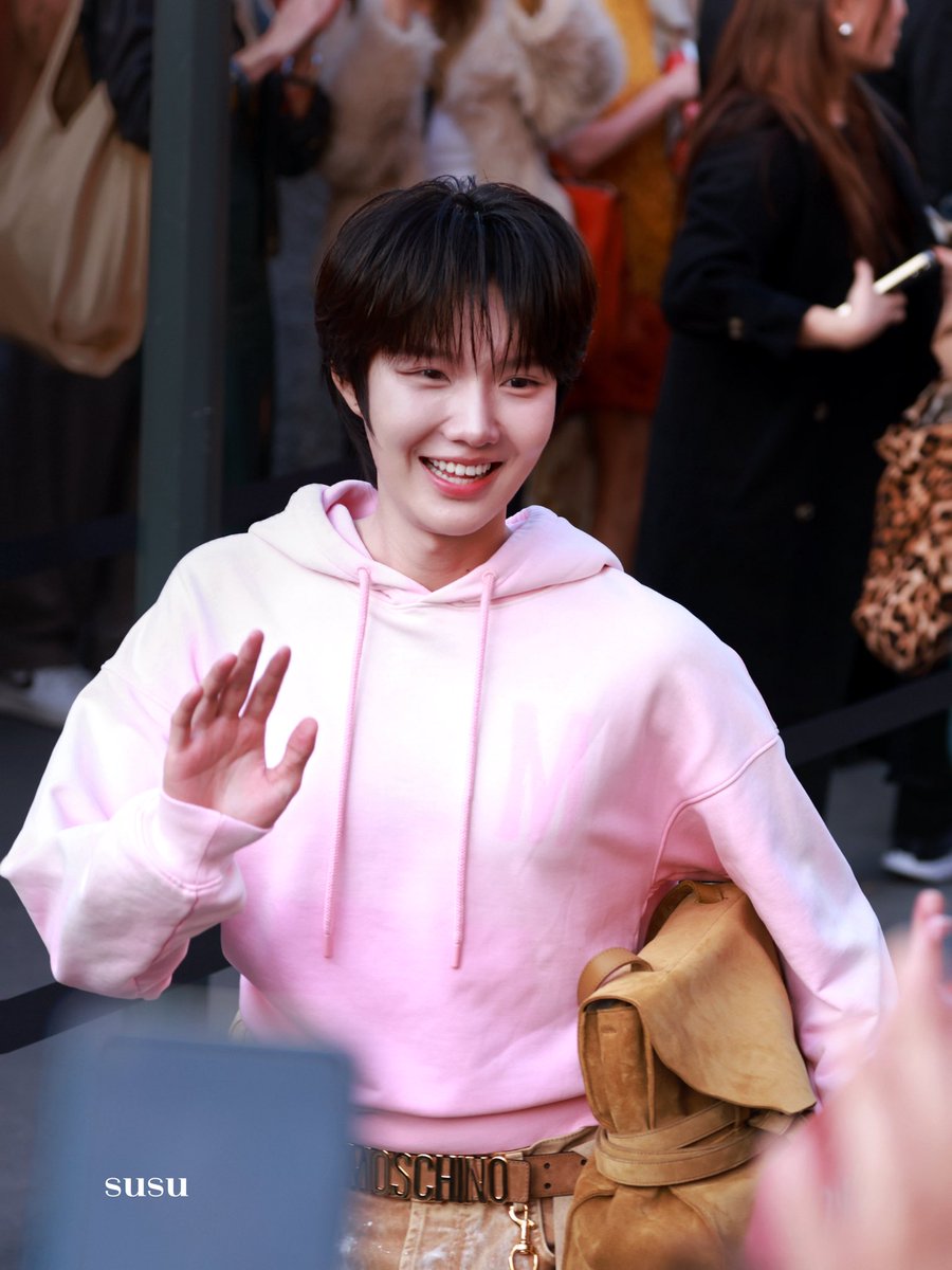 น่ารักครับ
KENGNAMPING TO MILAN FW
#KENGNAMPINGWITHMOSCHINO
#MOSCHINOFW26
#MOSCHINO <a href="/Moschino/">Moschino</a> 
 <a href="/nampingnapat/">Namping</a> 
#nampingster 
#KengNamping