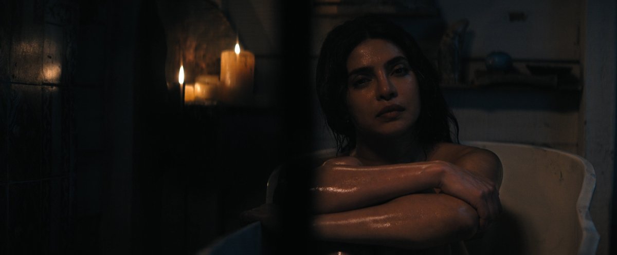 JackOCine's tweet photo. Si le but était de prouver que Priyanka Chopra Jonas est crédible dans un costume de super-pirate, #LaFalaise est une réussite. S'il était question, en revanche, de proposer un semblant de cinéma, le film de Frank E. Flowers échoue lamentablement. https://t.co/3luFPh9VzO
